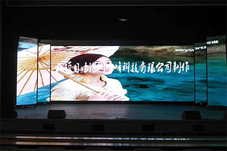 為什么戶外LED全彩屏的顏色漸變過程中會出現斷層？
